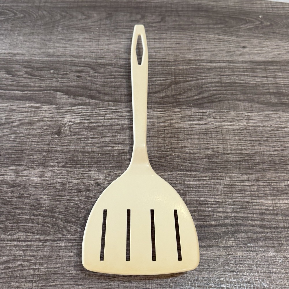Vintage Tailor Made 4 Slot Wide Spatula Turner Flipper Nylon Plastic Beige USA